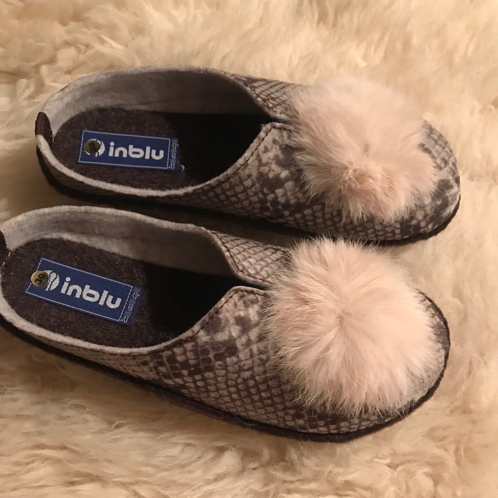 slippers with natural felt and natural fur
